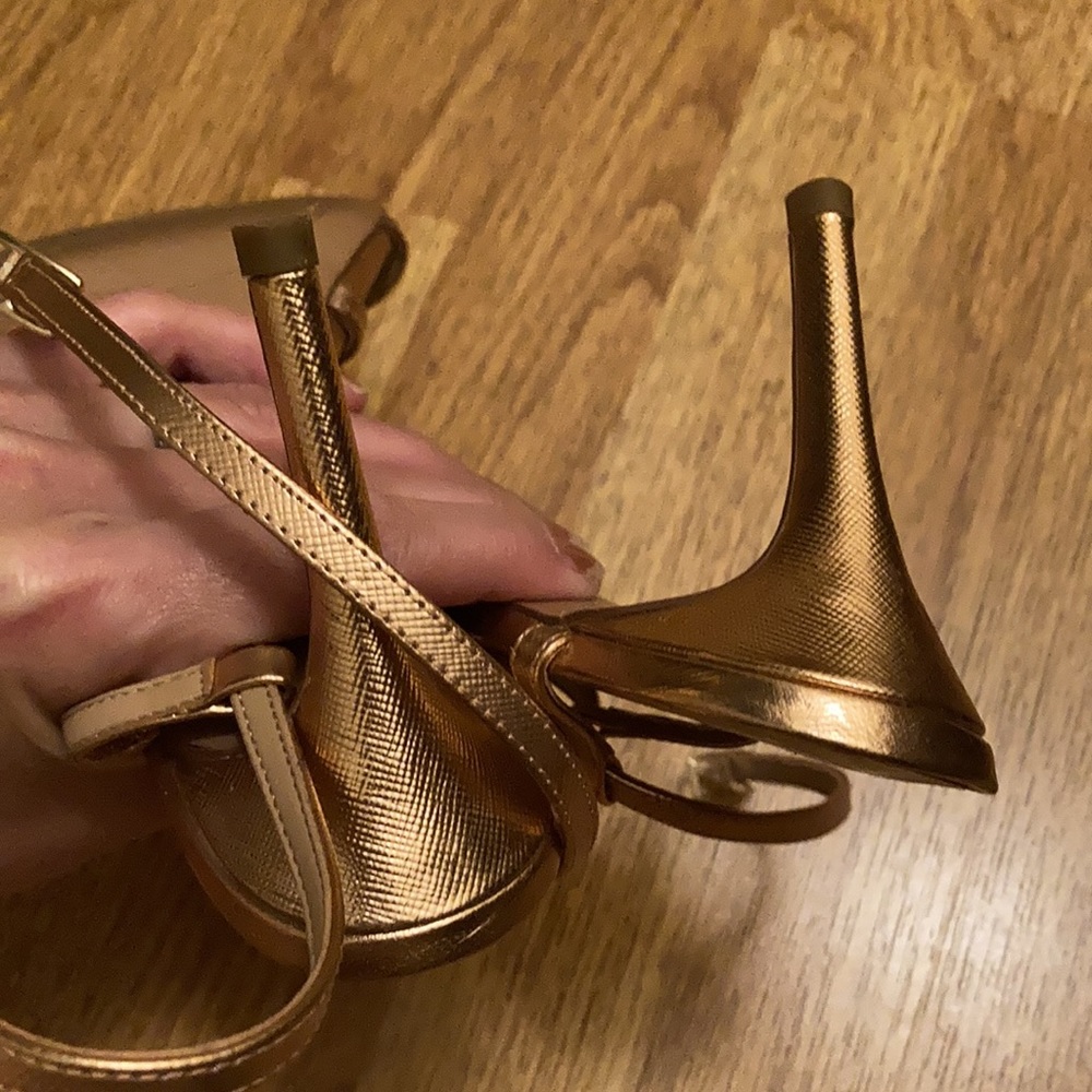 Banana republic size 9 champagne color cute sandals cute! - Picture 5 of 8
